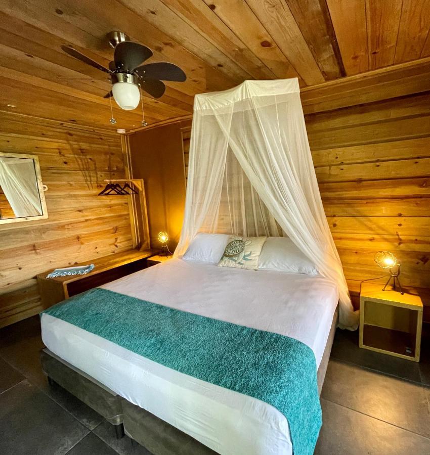 Eden Jungle Lodge ボカス・タウン エクステリア 写真